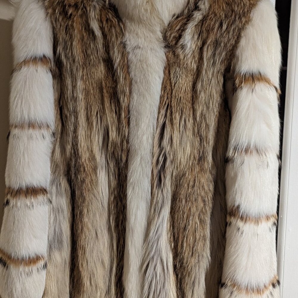 Stunning Vintage full lenght Cayote/winter fox Real Fur Coat